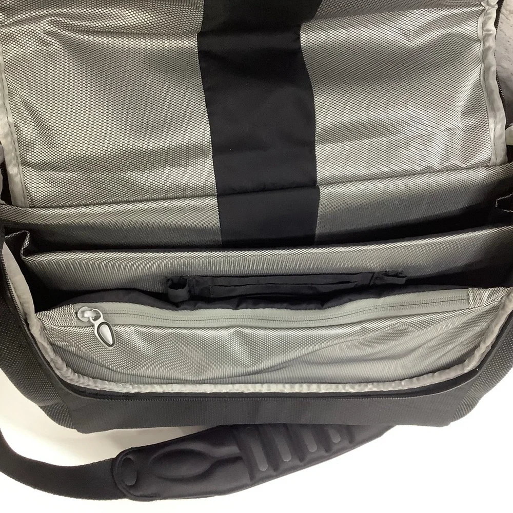Tumi Black Briefcase Flap 2Way Shoulder Bag Travel Rare 14” Large Men’s